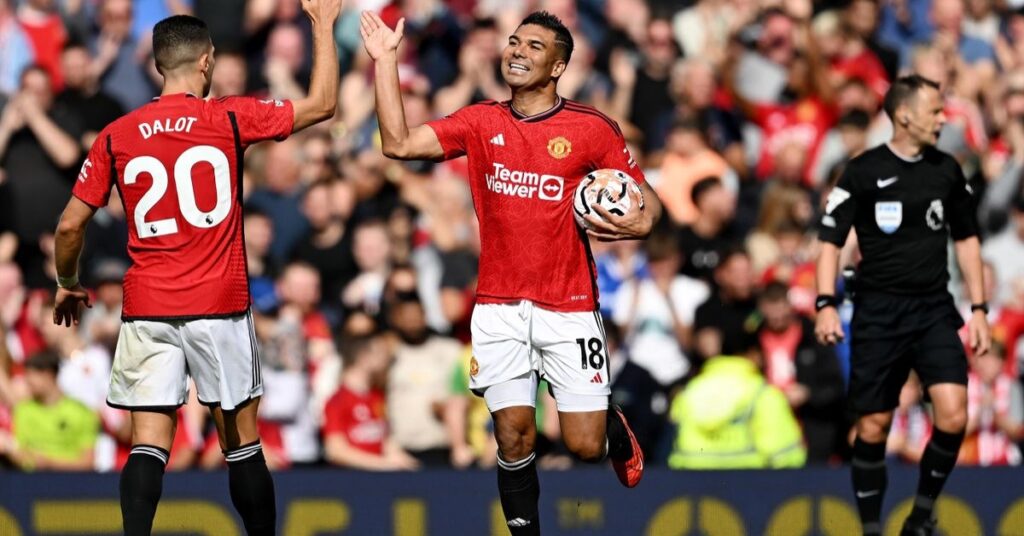 Manchester United fight to 3-2 win over Nottingham Forest