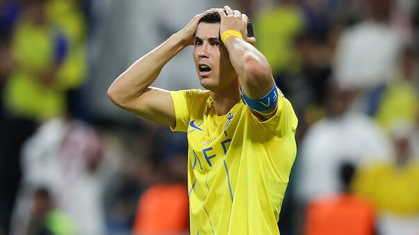 Cristiano Ronaldo angrily storms off the pitch with his team trailing 1-2 at halftime