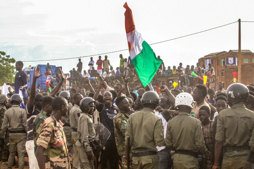 Army chiefs meet over military involvement in resolving Niger crisis