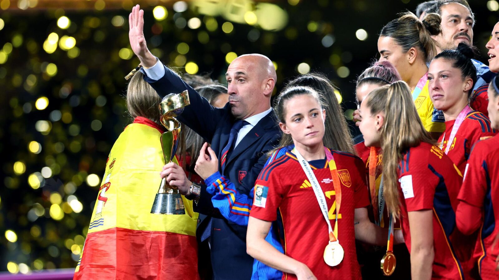 Rubiales with the Spain's womens team during the trophy presentation ceremony