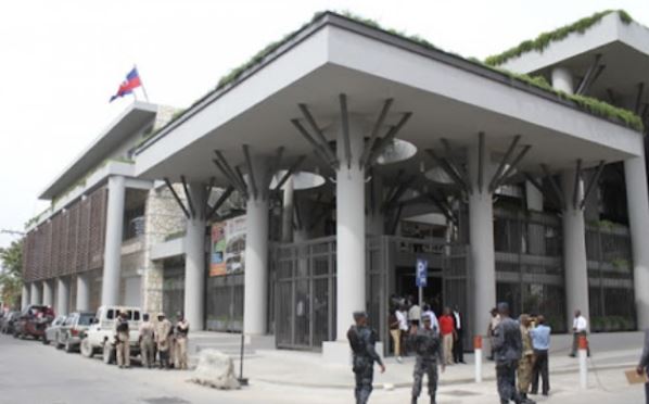 3 people killed during raid on Haiti central bank