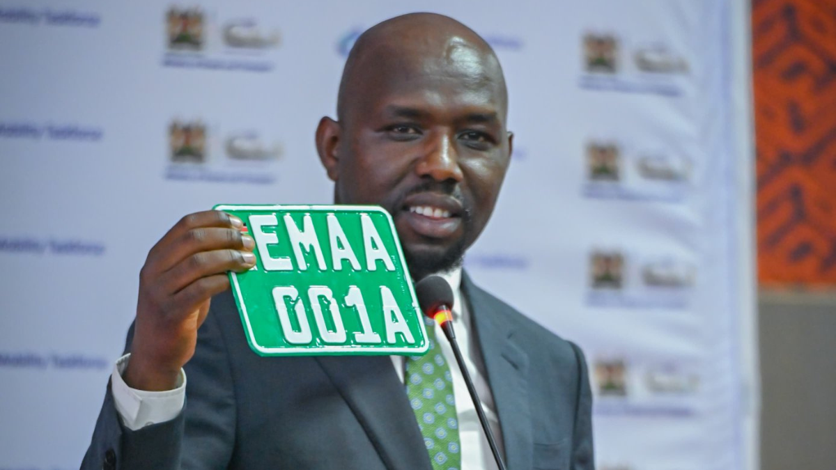 Transport CS Kipchumba Murkomen displaying a new number plate on March 27, 2024. Photo: Kipchumba Murkomen/X