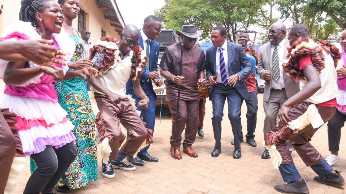 Tourism CS Alfred Mutua (C) with governor Kenneth Lusaka dancing Kamabeka with traditional Luhya dancers at Sang'alo cultural center in Bungoma on March 27, 2024. Photo: TV47.