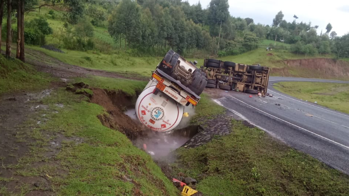 LPG tanker overturns in Kericho; fire brigade called in to contain leaking gas