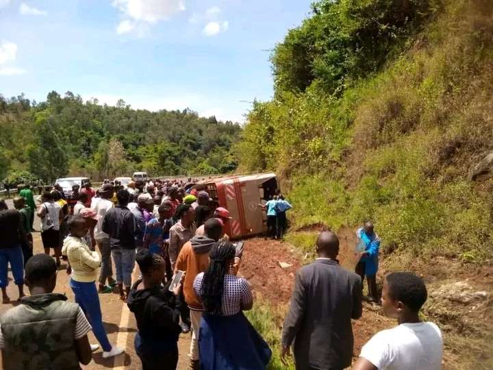 Residents at the scene of the accident at Nithi Bridge on April 7, 2024. Photo: TV47