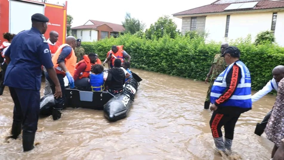 Rescue operation after flooding due to heavy rains in Athi River, Machakos County. Photo/TV47