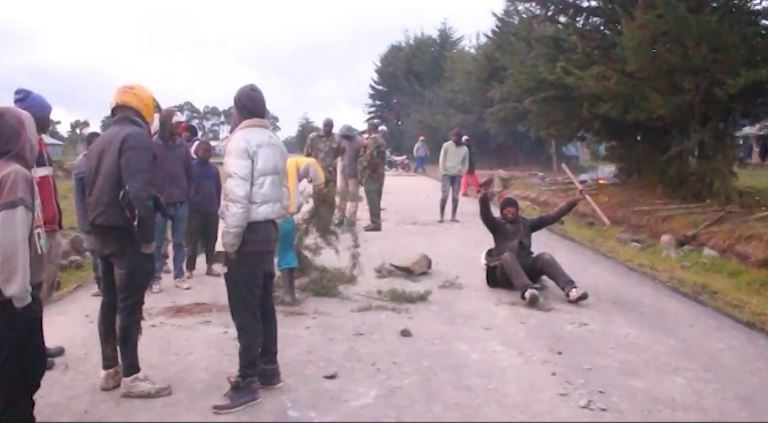 Angry residents of Githabai village clash with police officers after killing suspected livestock thief on March 30, 2024. Photo: TV47