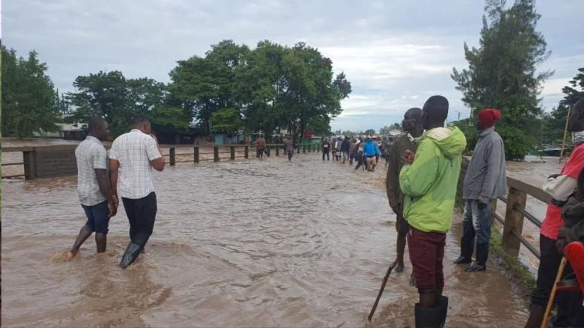 Shock as woman with baby on her back jumps into flooded river in Kirinyaga