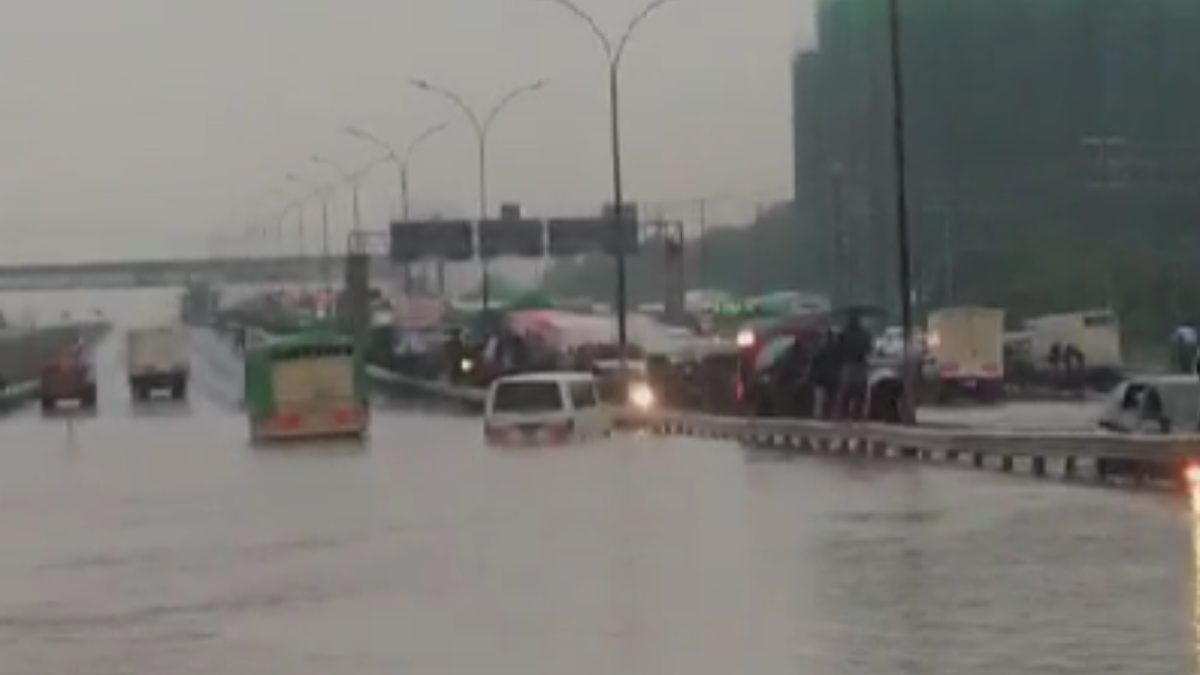 Floods along Thika Road in Nairobi.