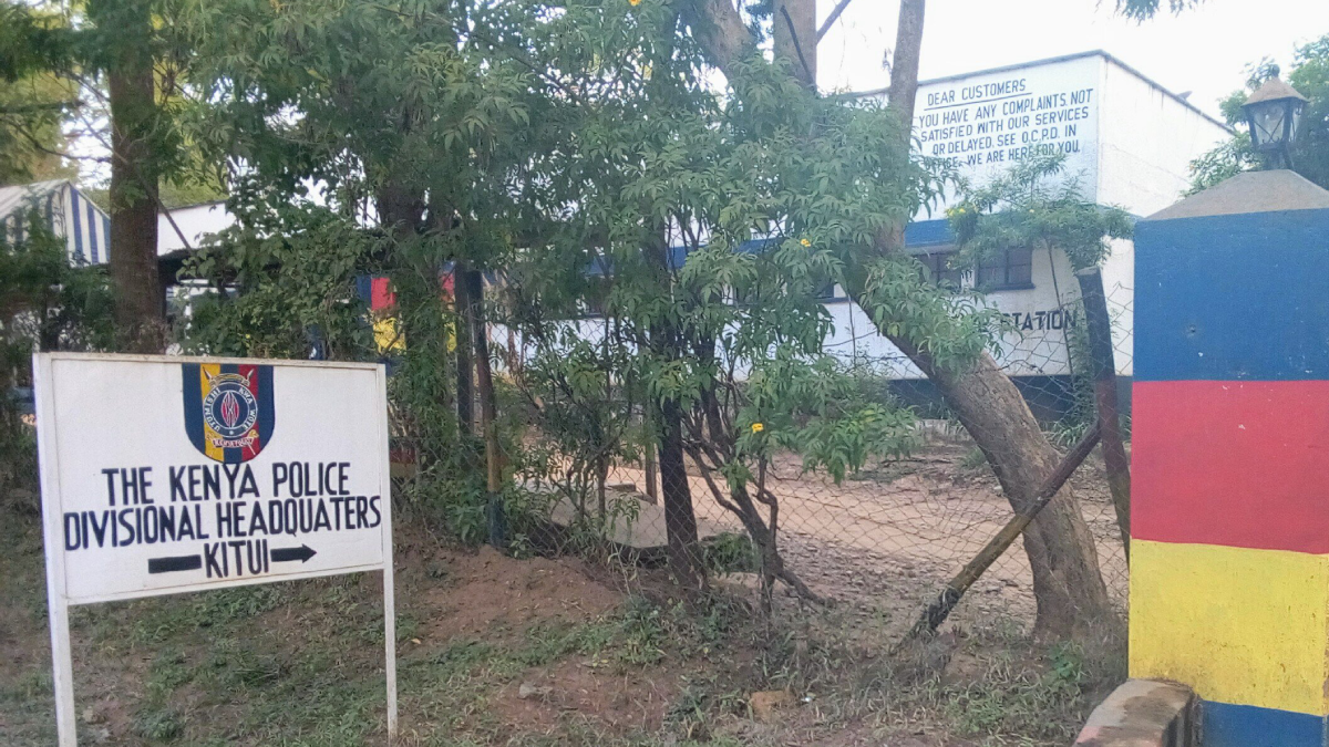 Drama at Kitui Governor’s as goons clash with dealers who had come to repossess a staff’s car; police officers sustain injuries