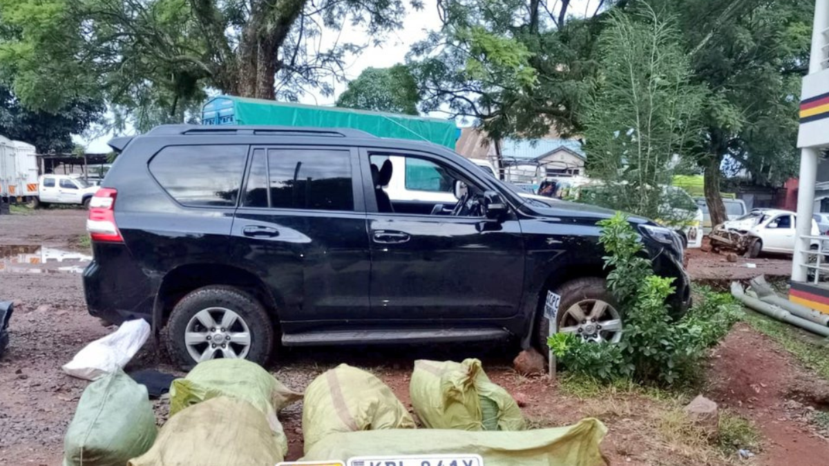 Police seize Toyota Land Cruiser TX transporting 6 sacks of bhang in Kisii