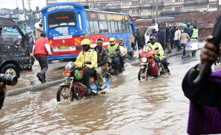 At least 6 dead, hundreds displaced as flash floods wreak havoc in Nairobi