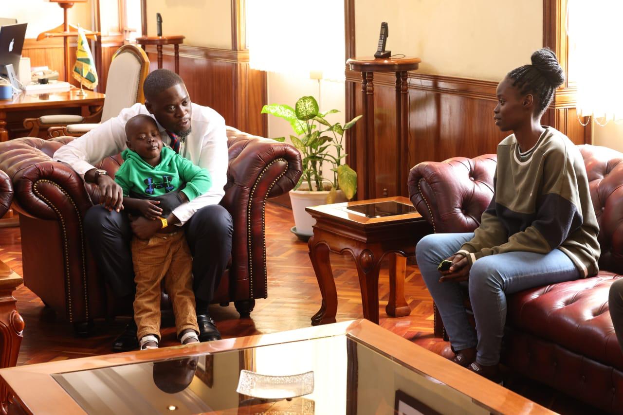 Sakaja grieves friend and influencer Albert Ojwang’, promises to stand by his family