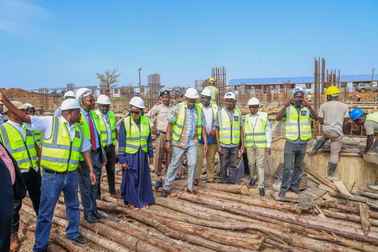 Gov’t warns politically-connected contractors, vows crackdown on conflict of interest