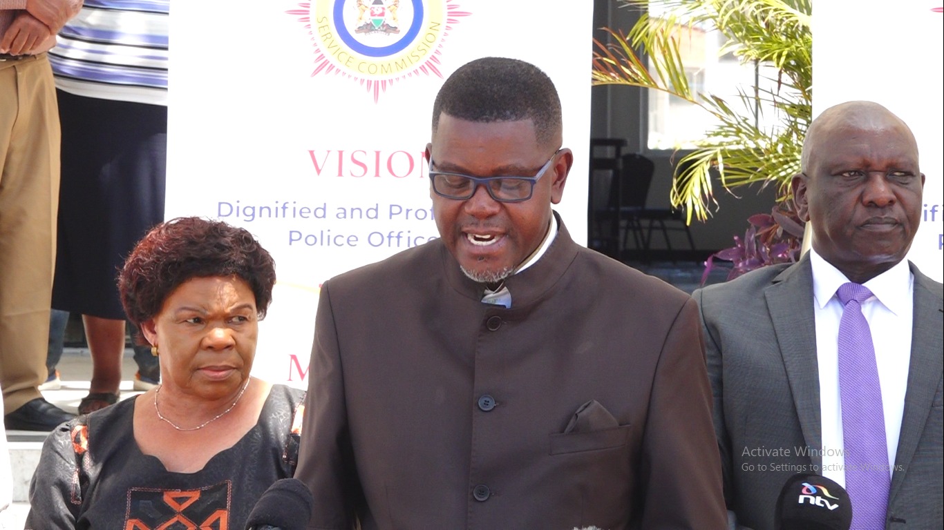 Police service to recruit 10,000 constables
