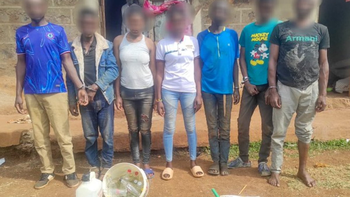 Knives and pangas seized as police arrest 7 suspected robbers in Kirinyaga