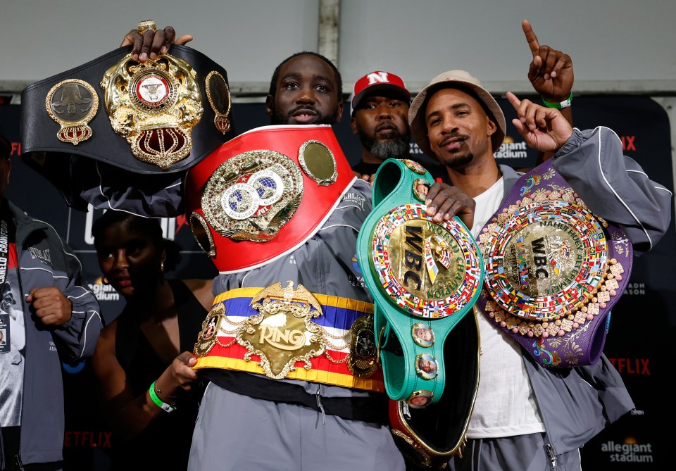 Boxing world in shock: Crawford returns titles to Canelo as a show of respect