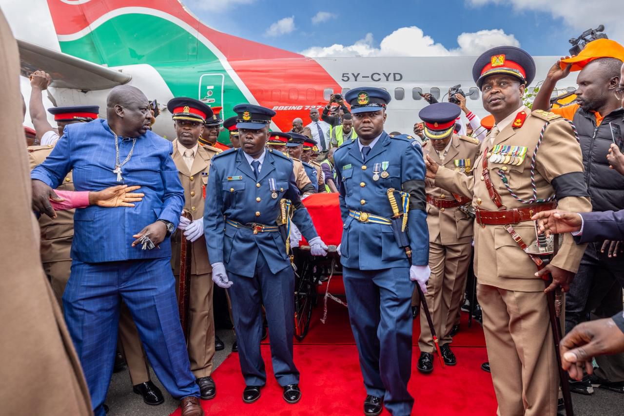 Emotional chaos as the body of Raila arrives home