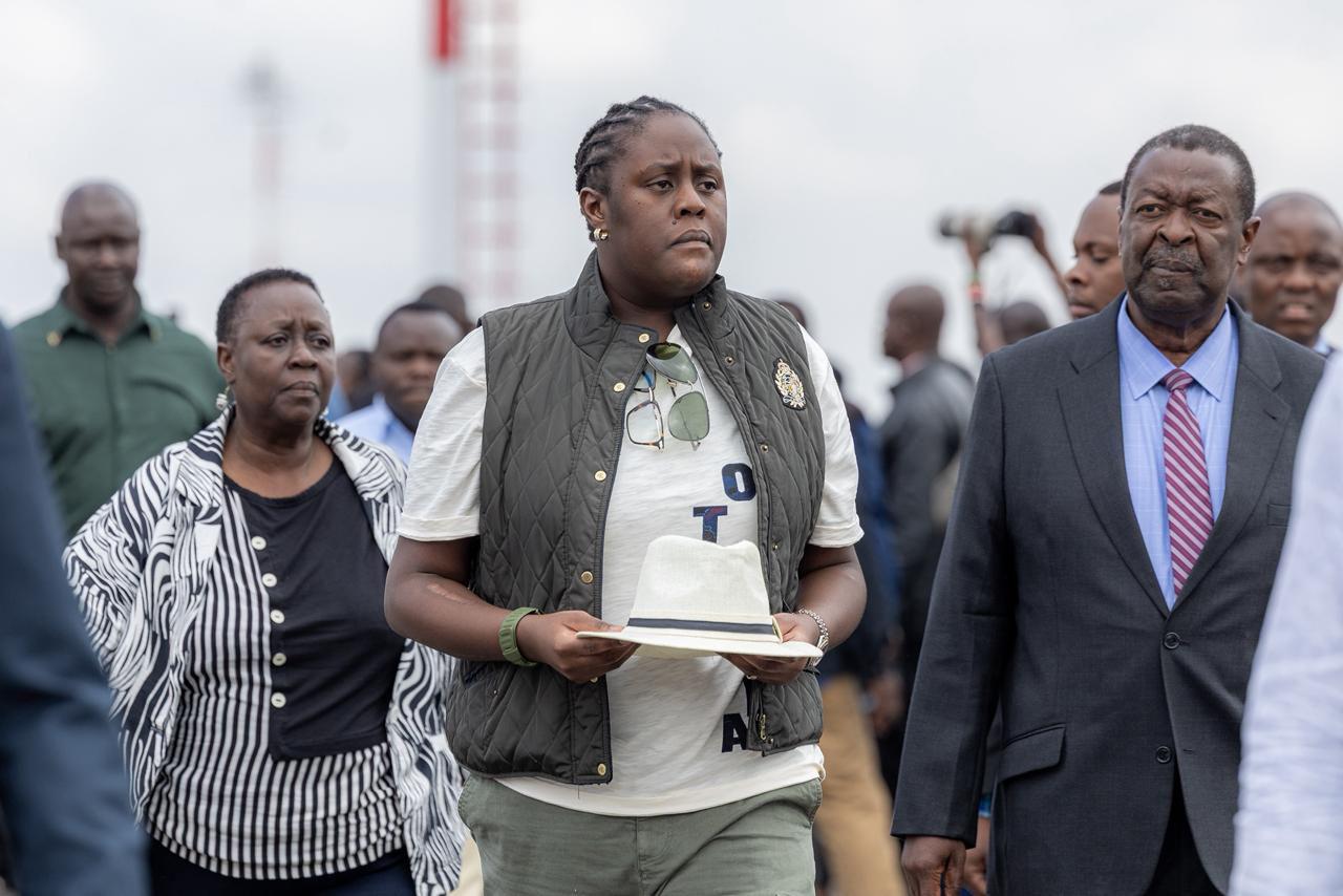 “He died in my arms” – Winnie Odinga narrates Raila’s last moments to thousands of mourners