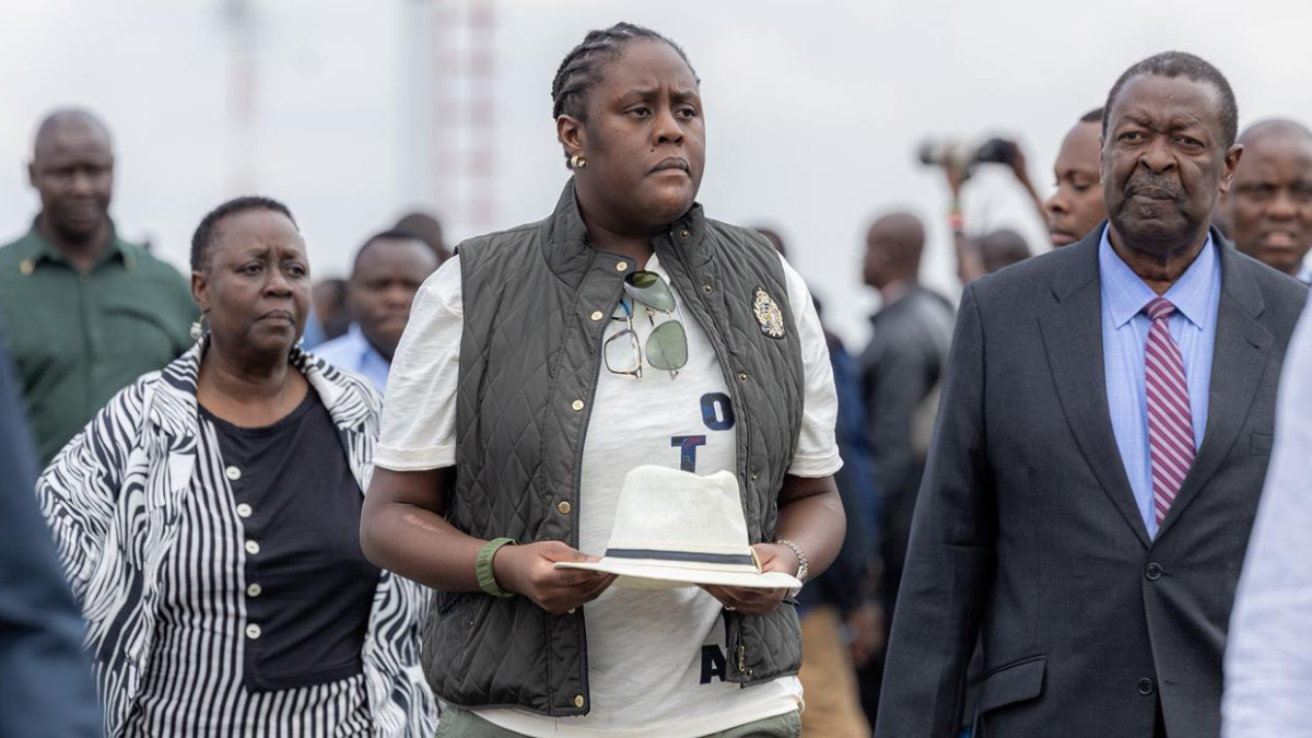 “He died in my arms” – Winnie Odinga narrates Raila’s last moments to thousands of mourners