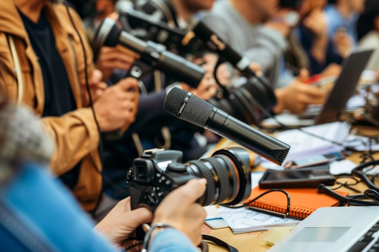 Why dating a Journalist is not for the faint-hearted