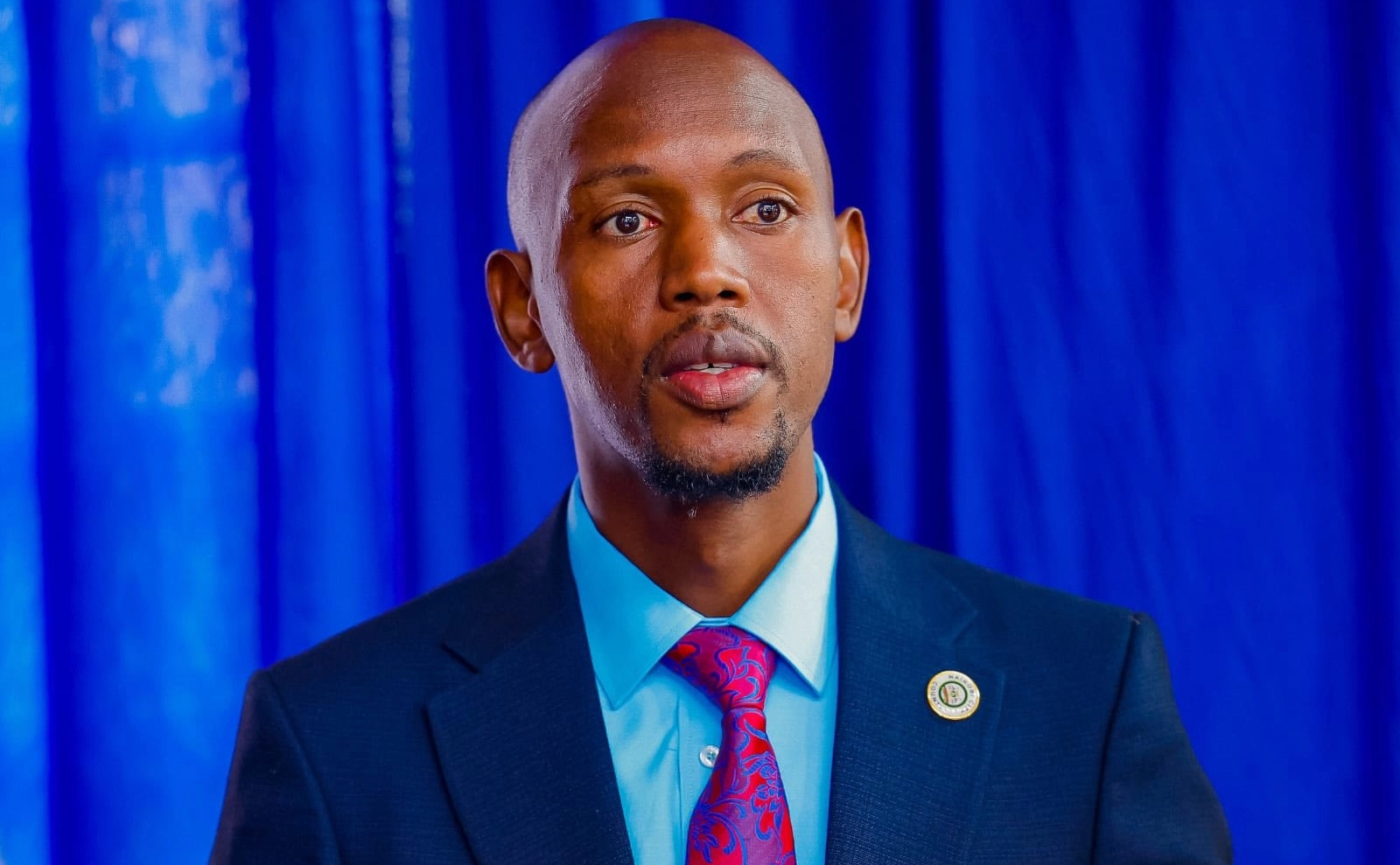 Geoffrey Mosiria urges women to stop wearing artificial body-shaping clothing and embrace their natural bodies.