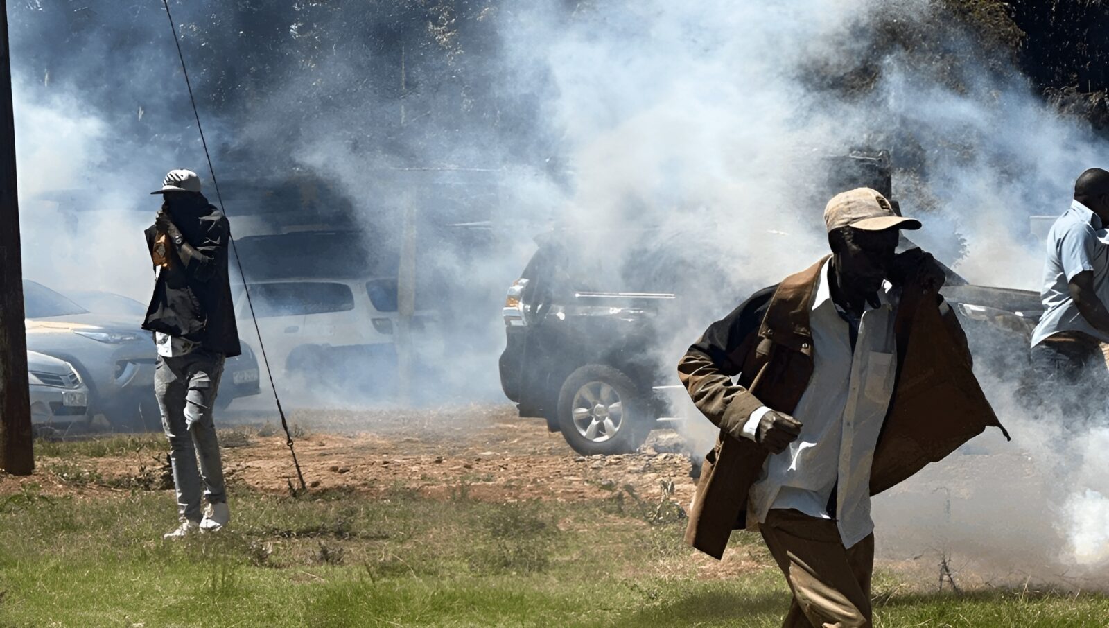 Gachagua escapes through the bushes after chaos and teargas at Othaya Church