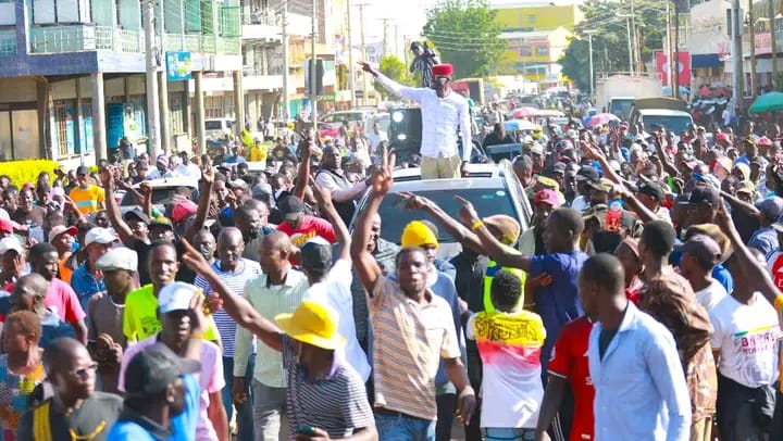 Didmus Barasa surprises crowd after paying Ksh100,000 fees for needy students