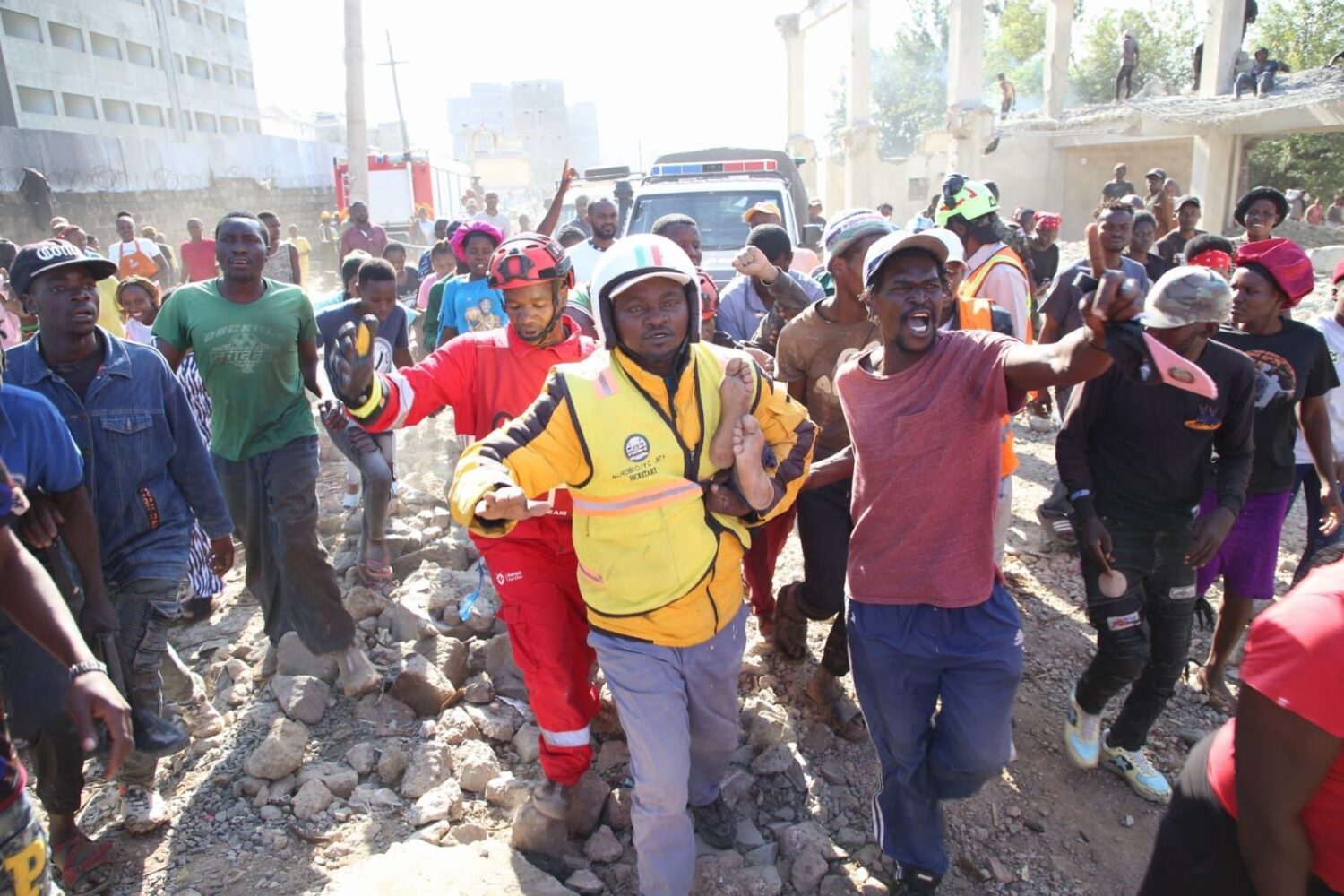 Several trapped as building collapses in Shauri Moyo; KDF, NPS officers deployed