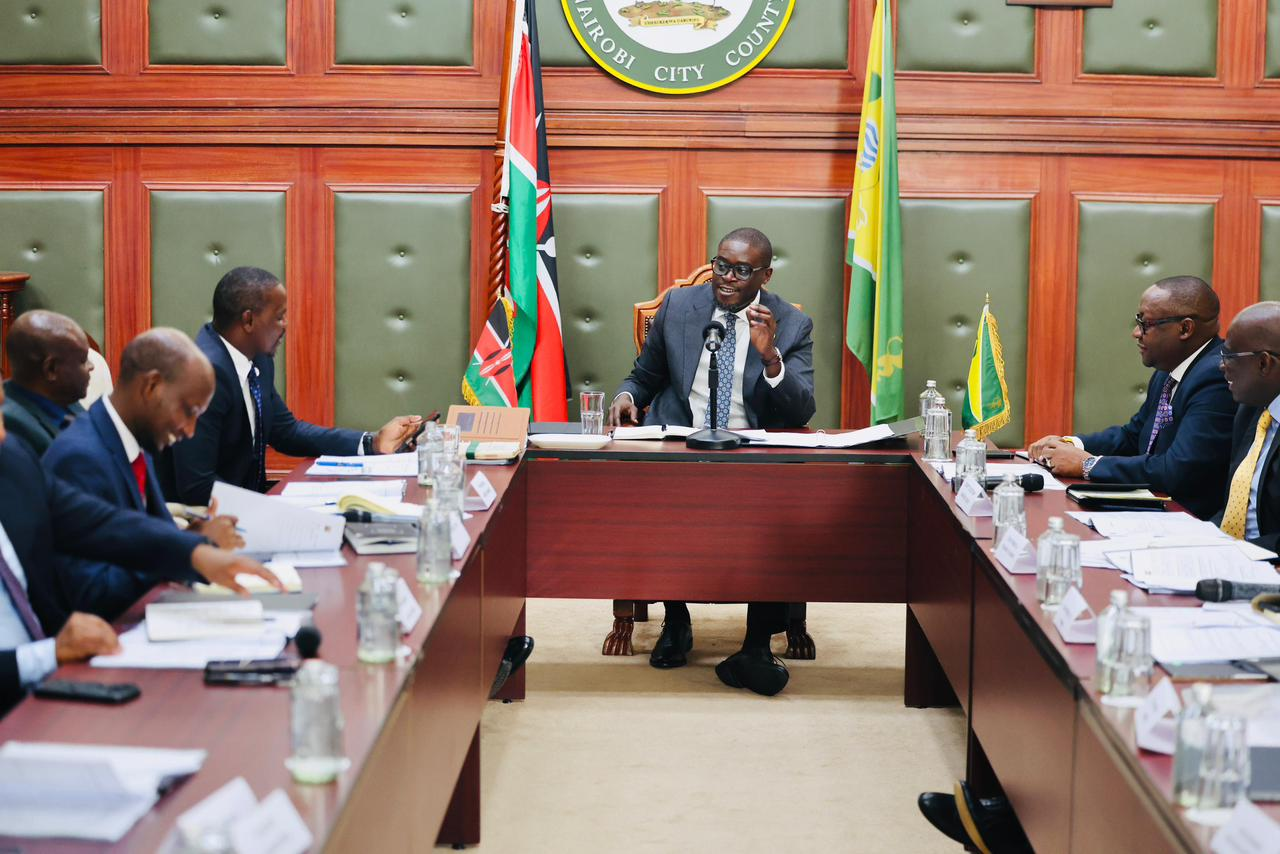 Governor Sakaja chairing a meeting attended by several Principal Secretaries and representatives from key national agencies, focused on Nairobi floods.