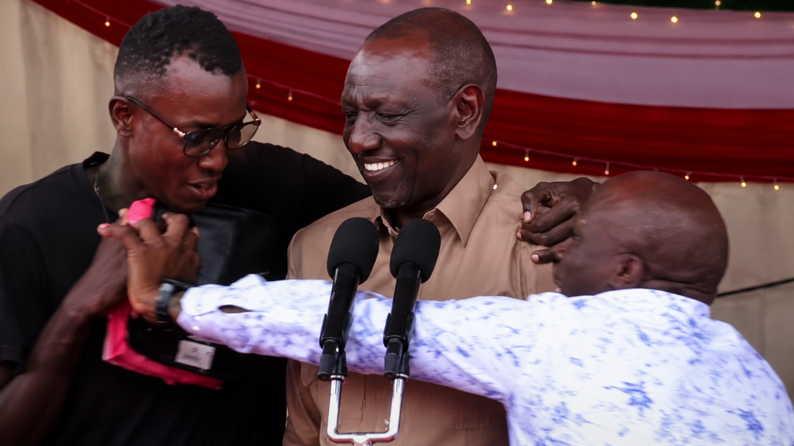 Drama as Bible-wielding man dodges security, hugs President Ruto in Ganze