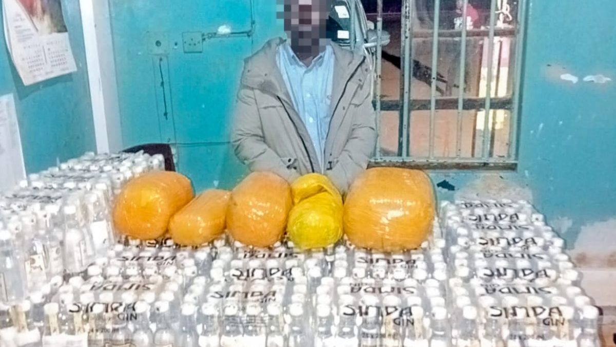 Police in Busia intercept contraband liquor and narcotics from a Nairobi-bound bus