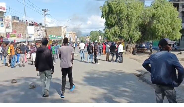 Nairobi commuters walk to work as matatu strike worsens