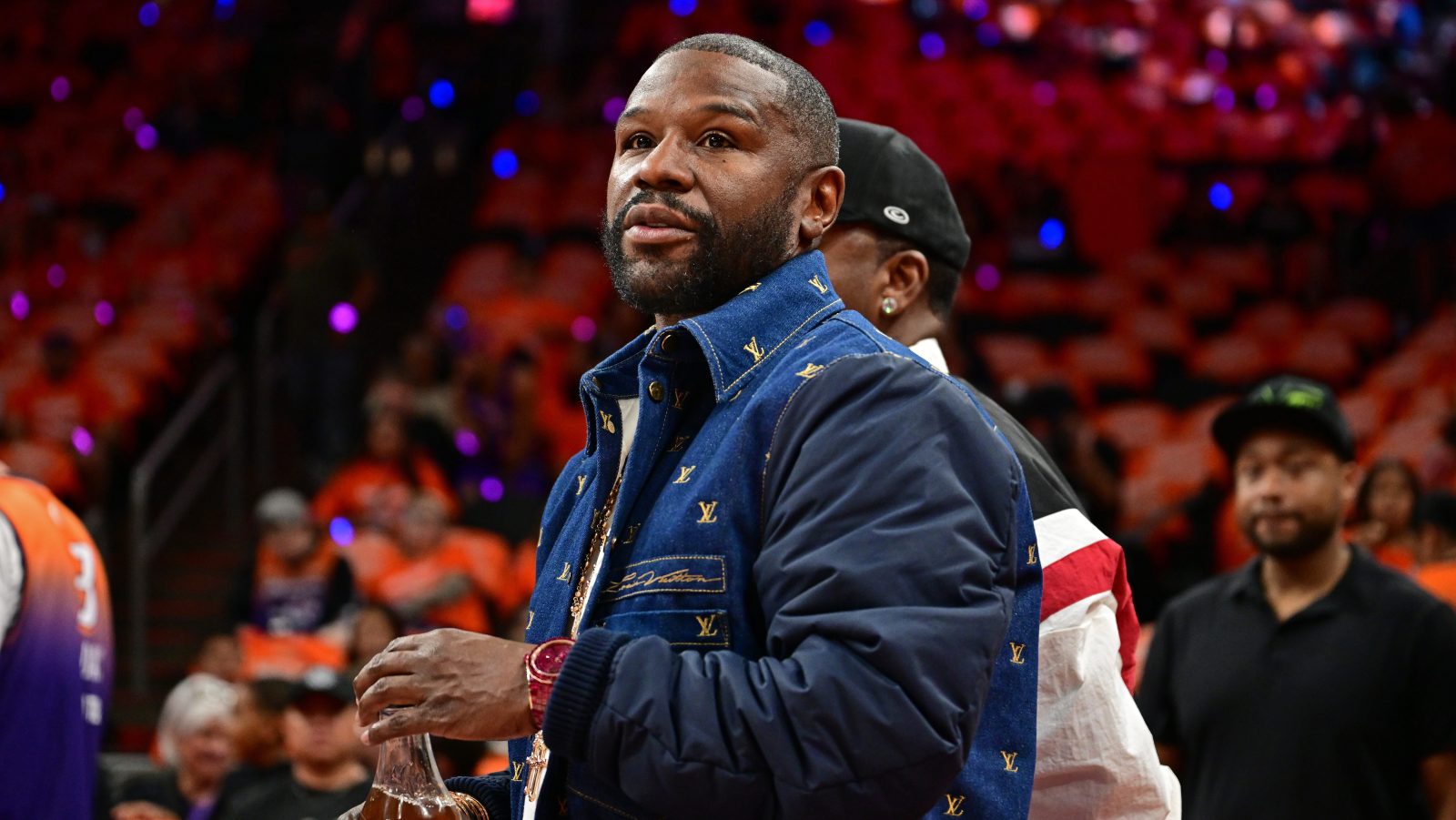 Boxing legend Floyd Mayweather faces felony charges over KSh 25,892,000 bad check