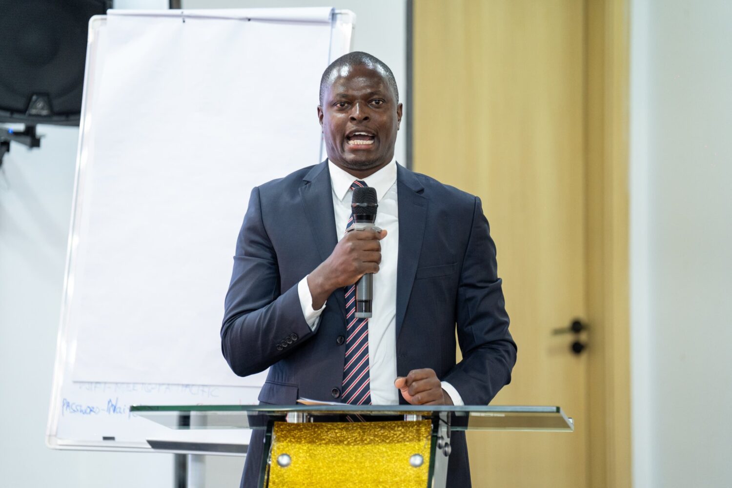 Ndindi Nyoro alleges Safaricom share sale undervalued, calls for NSE and CMA probe