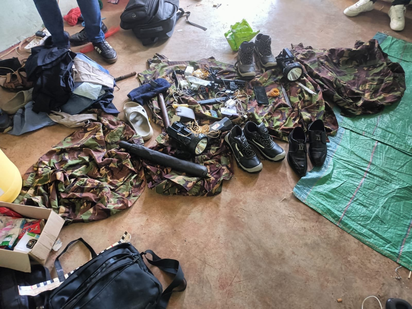DCI raids a gang hideout in Eldoret, recovering 5 KDF jungle jackets