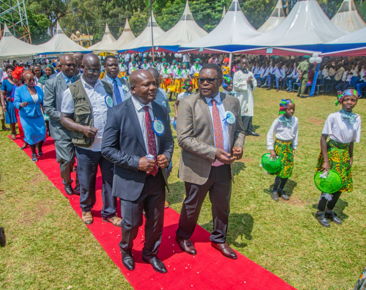 Kakamega Governor Fernandes Barasa (L) with Bungoma Governor Lusaka during the event. 