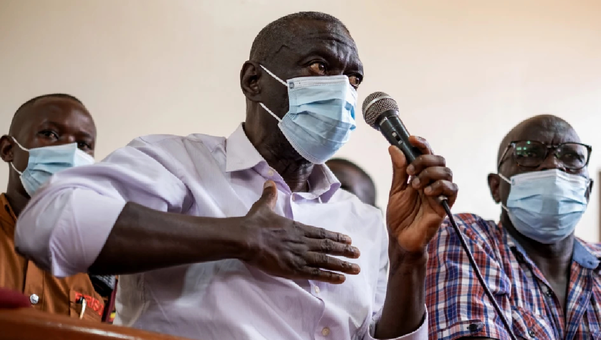 Besigye’s wife says he is too weak to speak after collapsing in court